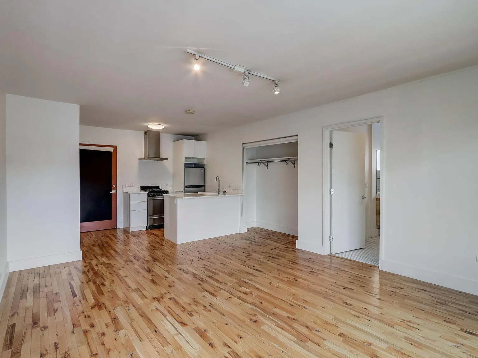 Studio, 500 sqft, $1,650 — Photo 2