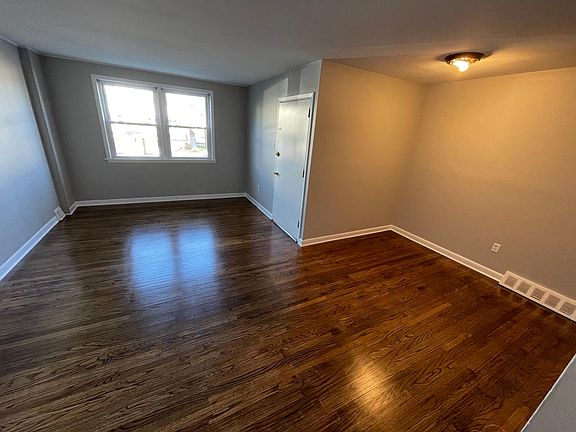 4th image of 588 Livezey St #1