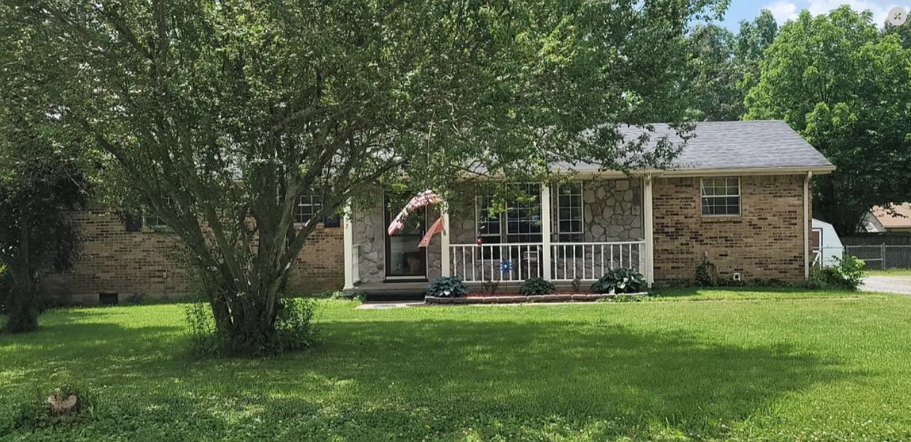 3 bed, 1.5 bath, 1175 sqft, $2,000 — Photo 1