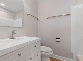 624 Ranch Rd, Wheaton, IL 60187