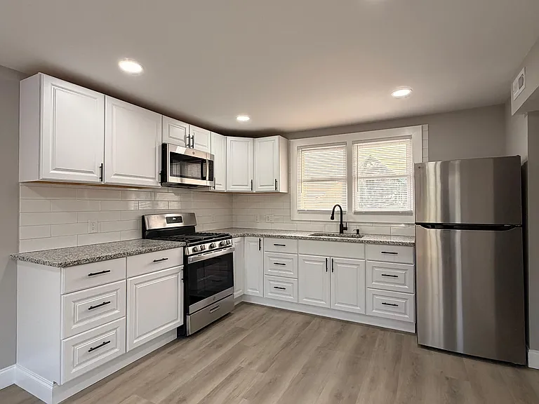 516 E Marshall St #1 — Photo 2