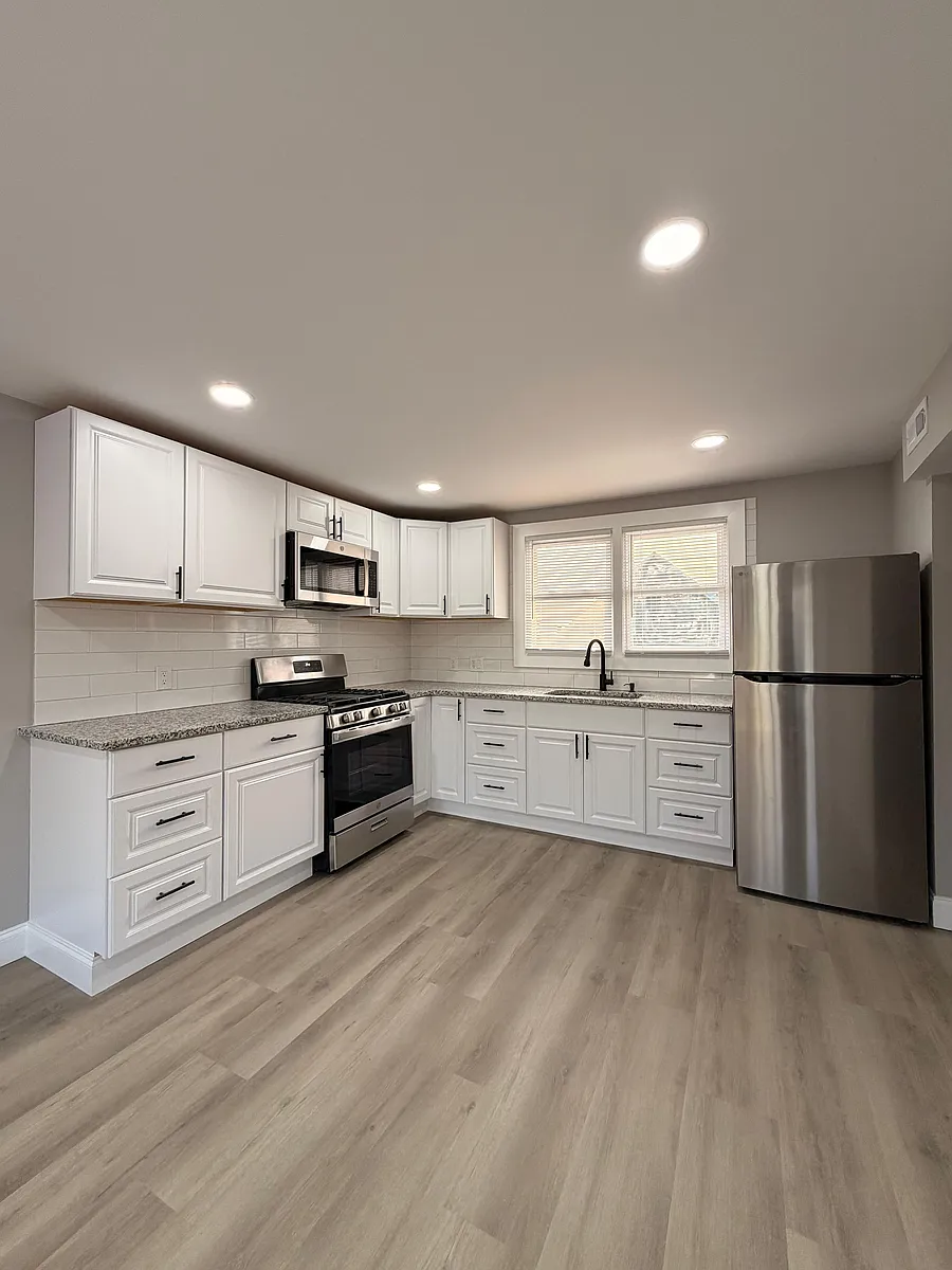 Building Photo - 516 E Marshall St #1