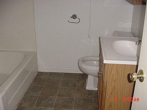3rd image of 216 Peachtree St