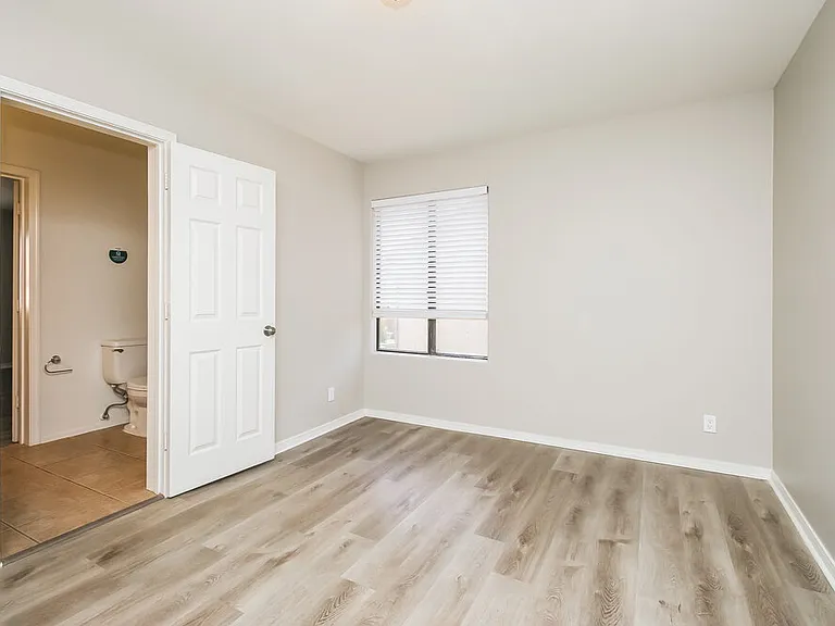 555 W Spur Ave — Photo 15