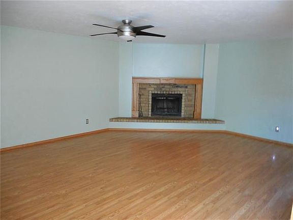3rd image of 3817 Bridalwreath Dr