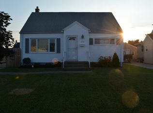 172 E Melcourt Dr, Cheektowaga, NY 14225