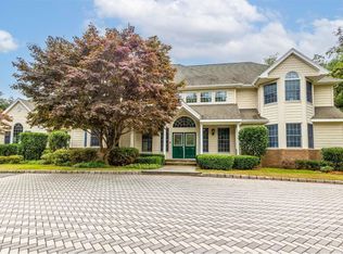 8 Tavern Way, East Setauket, NY 11733