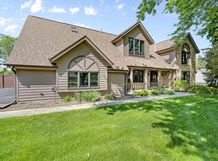 N80W14078 Saint George Ct, Menomonee Falls, WI 53051