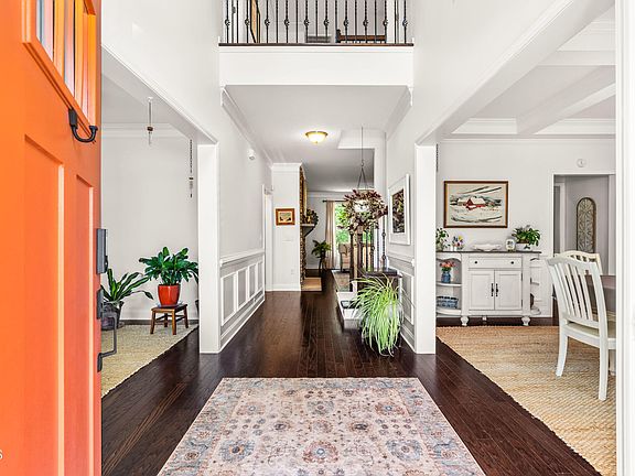 4th image of 118 Stratford Ln