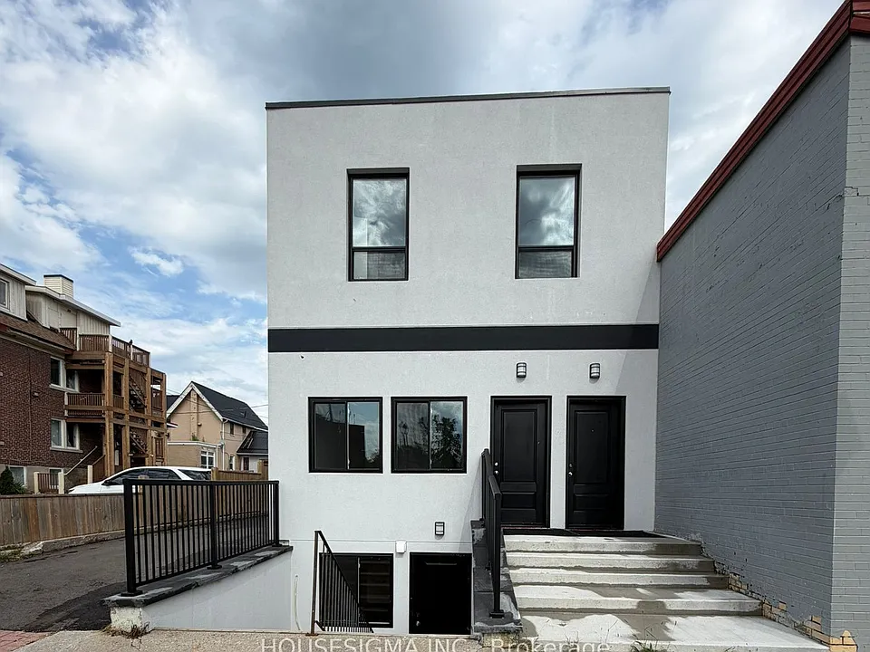28 West St N #MAIN FLOOR