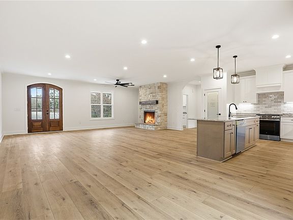 5th image of 215 Ligon Dr