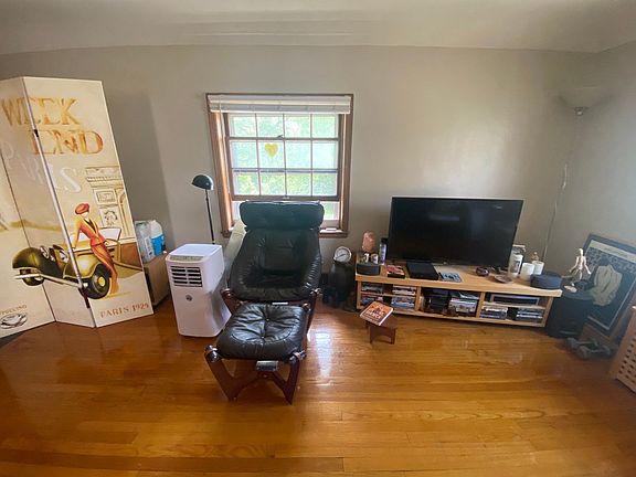 3rd image of 4302 N Wilson Dr APT 5