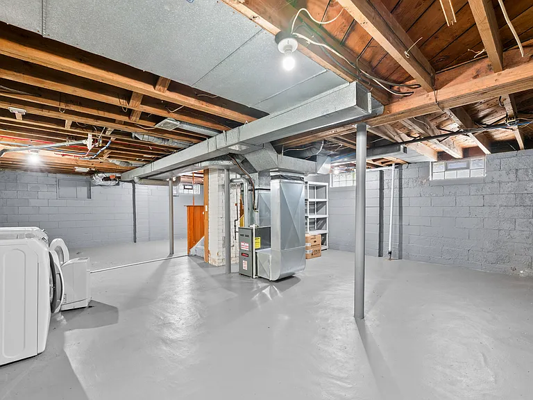1222 E 5th St — Photo 21