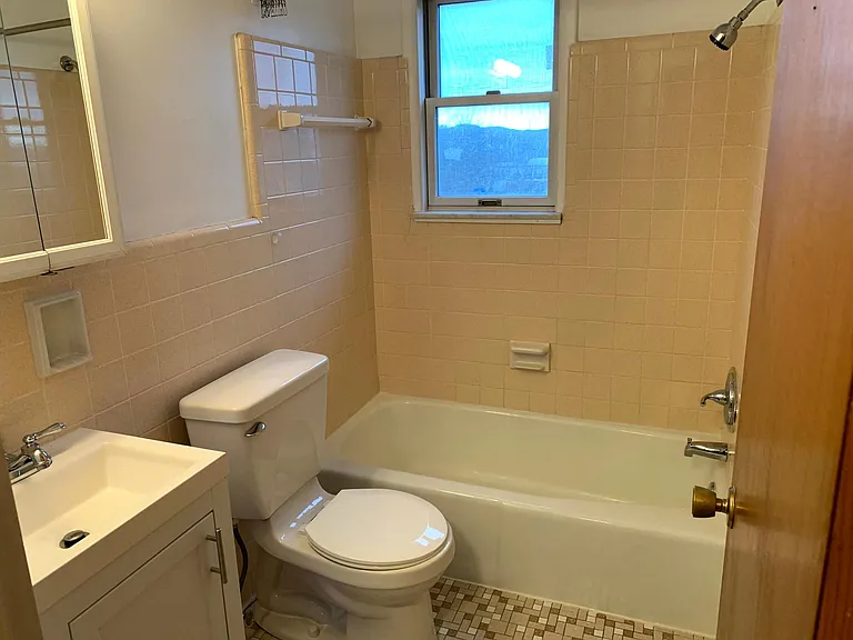550 Elm St #A — Photo 7