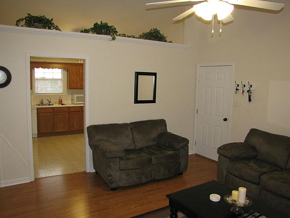 3rd image of 7916 Temple Ln
