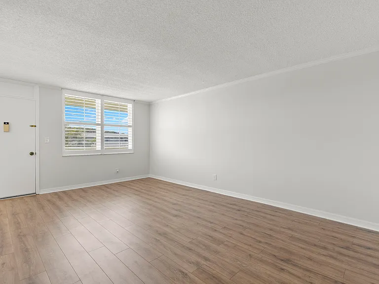 4890 Bay St NE #330 — Photo 5