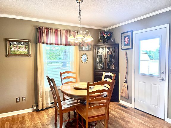 3rd image of 117 Blackwood Dr