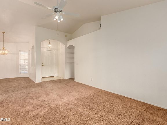 3rd image of 205 W Wahalla Ln