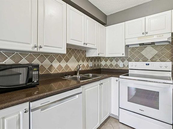 4th image of 1000 NE Citadel Meadow Point NW #209