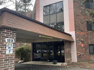 1018 Castilian Ct APT 205, Glenview, IL 60025