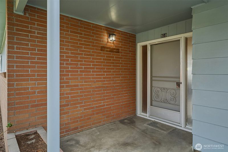 4th image of 950 SE 12th Street