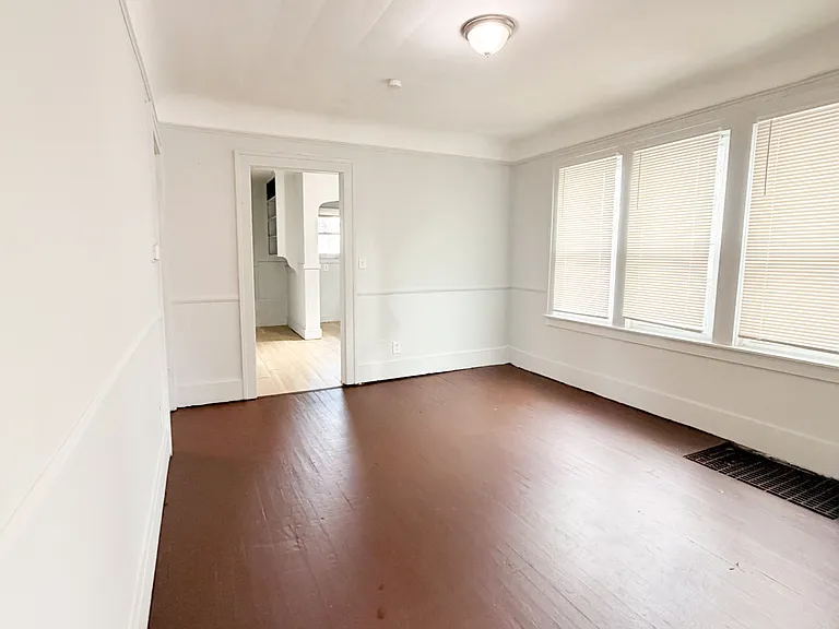 14600 Strathmoor St — Photo 4