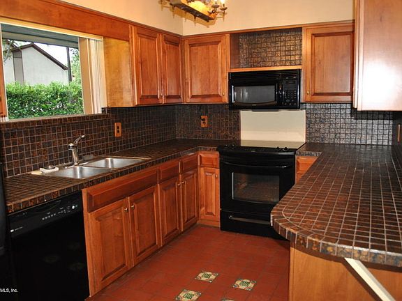 5th image of 10129 Leisure Ln N