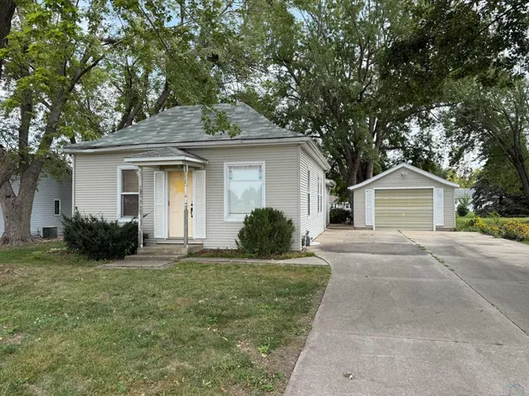 513 Florida Ave NW, Orange City, IA 51041