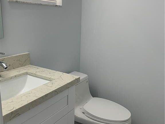 4th image of 103 Riviera Cir