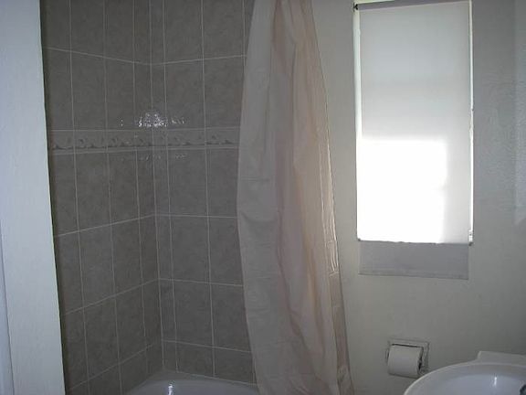 5th image of 527 El Vedado Ave