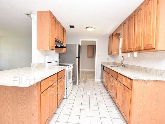 4th image of 2118 Smithfield Pl