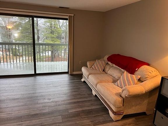 5th image of 12 Ledgewood Hills Dr APT 202