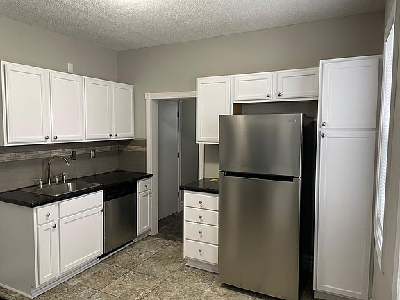 4th image of 1143 Marion St