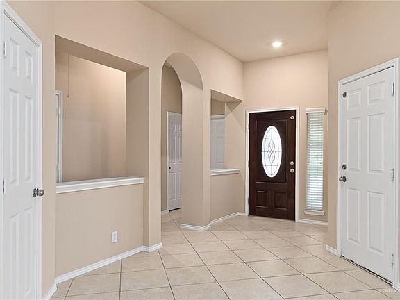 2nd image of 4404 Santa Fabiola St