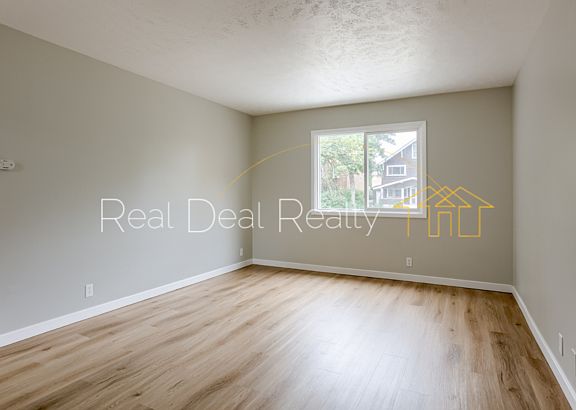 5th image of 4715 Davenport St #8