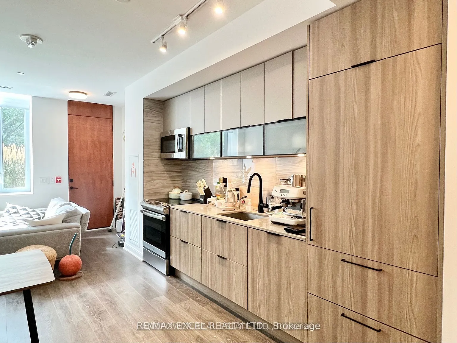 2 bed, $3,800 — Photo 3