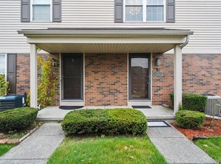 15763 N Franklin Dr, Clinton Township, MI 48038