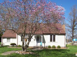 2 N Crescent Dr, Jacksonville, IL 62650