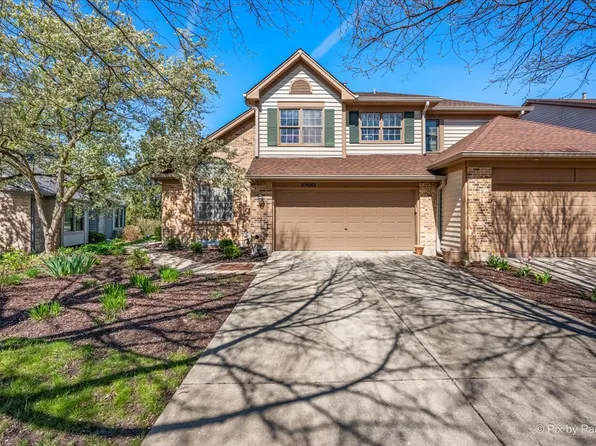 0N688 Chelsea Cir, Winfield, IL 60190