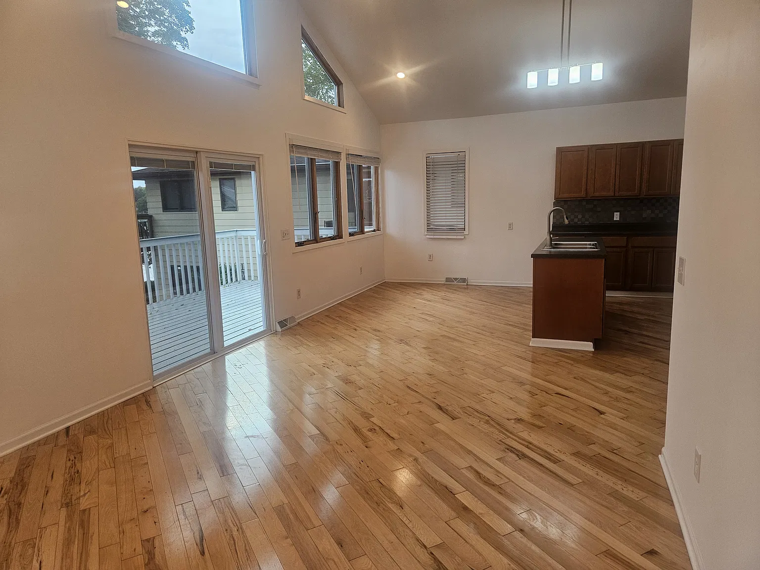1 bed, 900 sqft, $1,980 — Photo 3