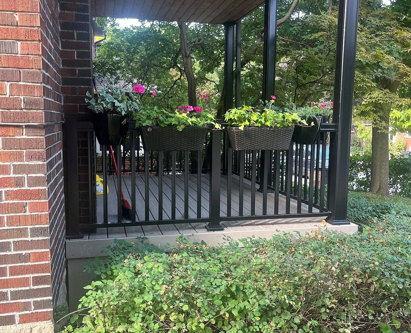 27 Oakview Ave — Photo 2