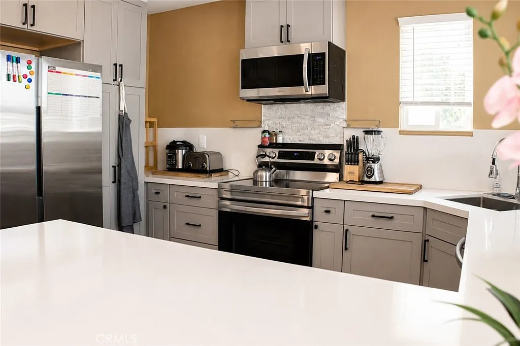 2 bed, 700 sqft, $2,800 — Photo 4