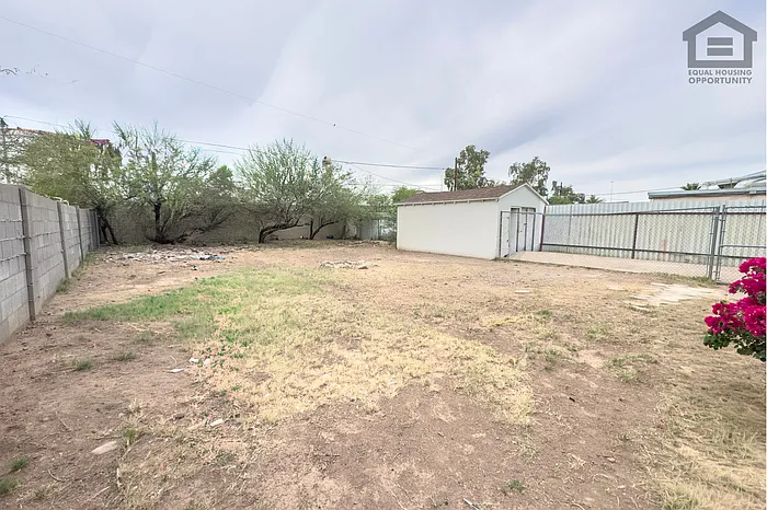 2517 E Culver St — Photo 27