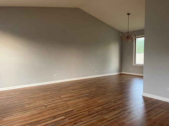 3rd image of 113 Ashford Ln
