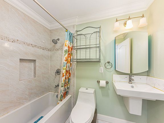 4th image of 685 Comet Dr #1