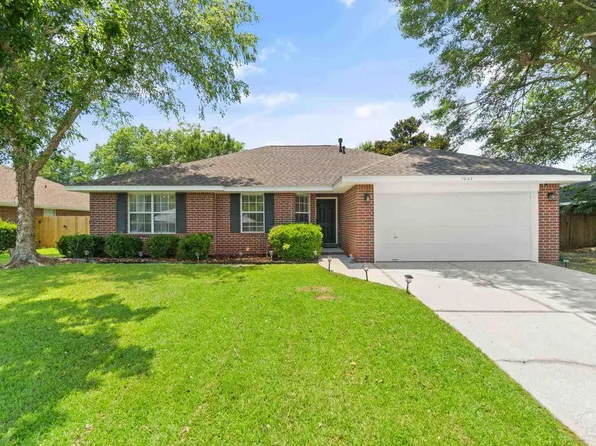1237 Plata Canada Dr, Cantonment, FL 32533