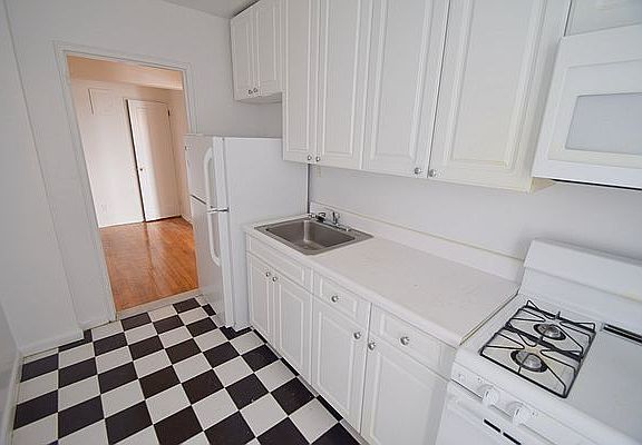 3rd image of 2400 Webb Ave APT 4J