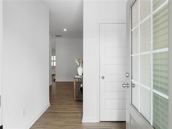 5th image of 110 Waterside Rdg