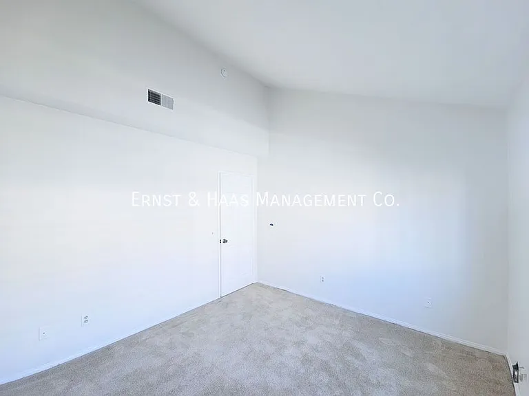 111 W Spring St #E — Photo 17