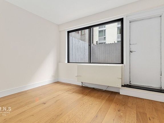 4th image of 230 E 44th St #N2